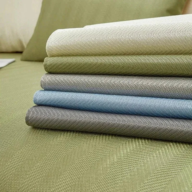 Capa de Sofá Seda Ice Cinza Claro com Base Antiderrapante e Matelassê Lenogue