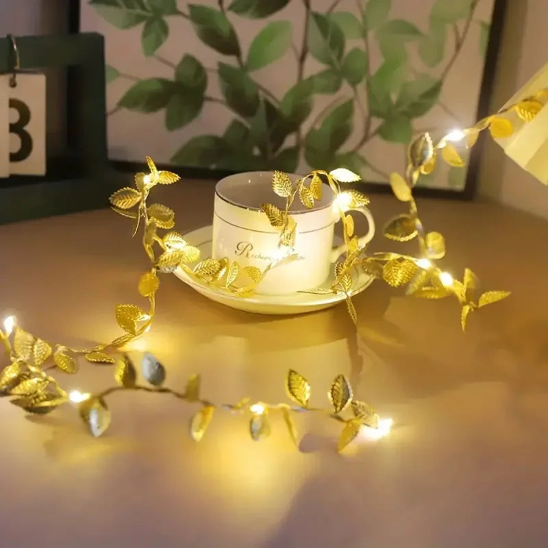 Cordão de Luzes Led Decorativo com Folhas Douradas Lenogue Dourado