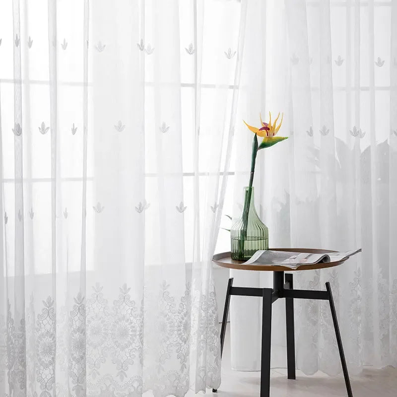 Cortina de Tule Branco com Bordado Floral para Sala e Quarto Lenogue