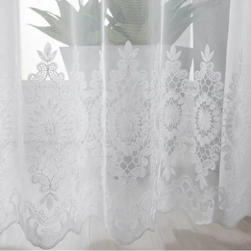 Cortina de Tule Branco com Bordado Floral para Sala e Quarto Lenogue