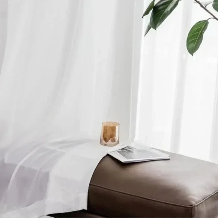 Cortina Voil Translúcida Branca com Ilhós Silenciosos Lenogue