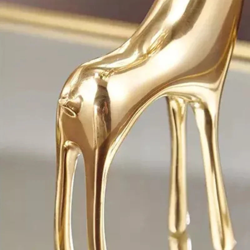 Escultura de Cervo Dourado com Bola Cristal para Sala e Escritório Lenogue