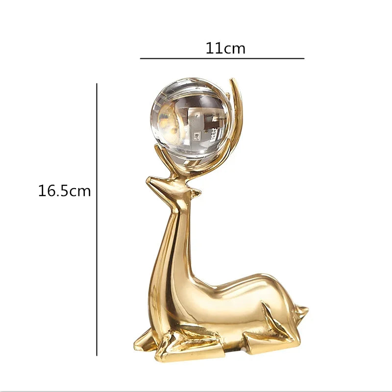 Escultura de Cervo Dourado com Bola Cristal para Sala e Escritório Lenogue