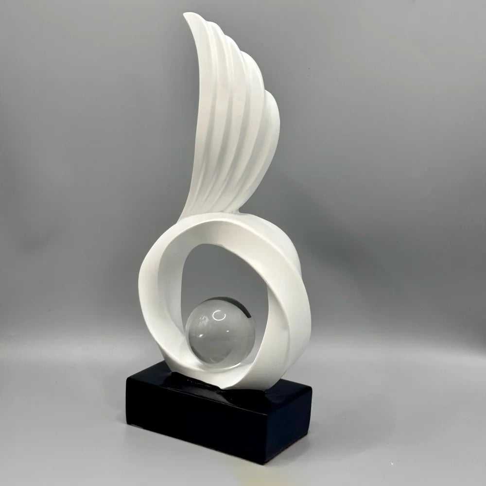 Escultura Decorativa com Asas e Esfera de Cristal para Sala Lenogue Branco