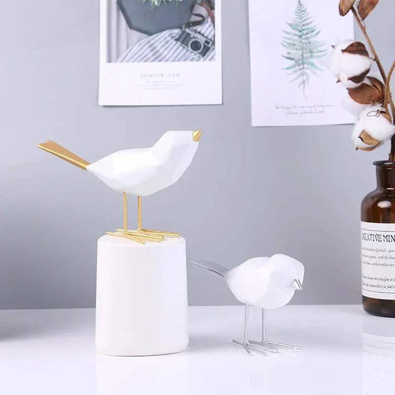 Escultura Decorativa de Pássaro Geométrico em Resina Lenogue Dourado