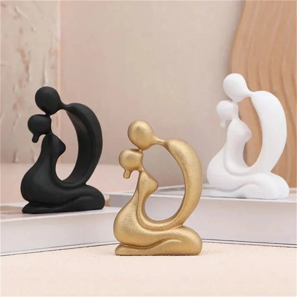 Escultura Moderna de Casal se Beijando em Resina Lenogue