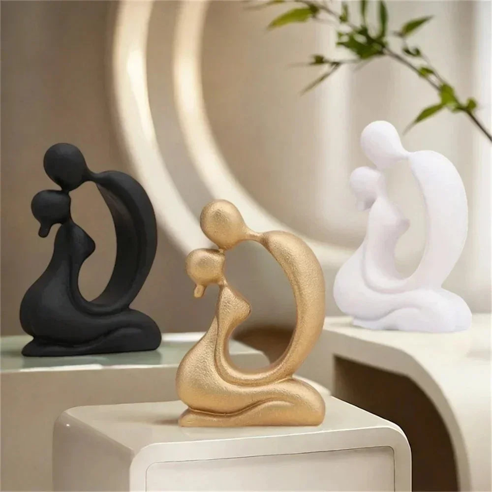 Escultura Moderna de Casal se Beijando em Resina Lenogue