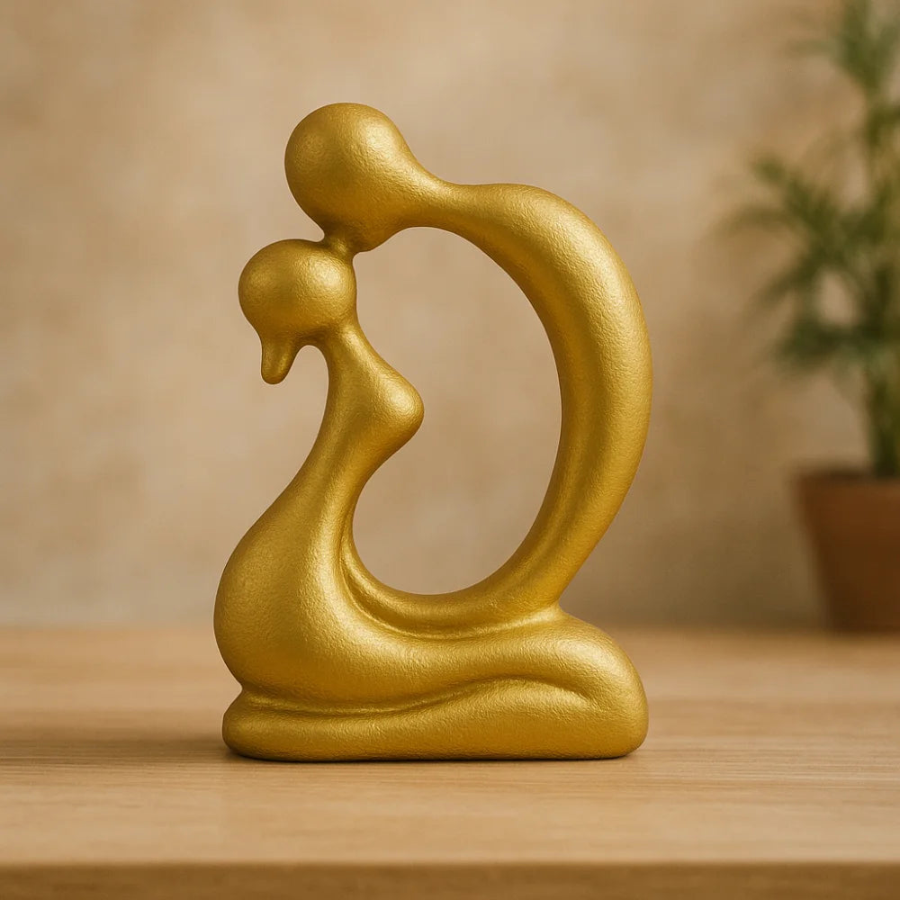 Escultura Moderna de Casal se Beijando em Resina Lenogue Dourado