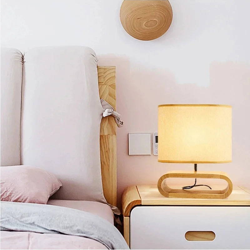 Luminária Mesa Base de Madeira Nórdica e Cúpula Tecido Lenogue