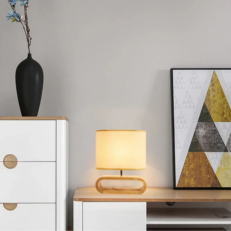 Luminária Mesa Base de Madeira Nórdica e Cúpula Tecido Lenogue