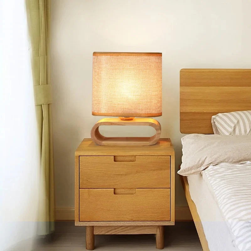 Luminária Mesa Base de Madeira Nórdica e Cúpula Tecido Lenogue