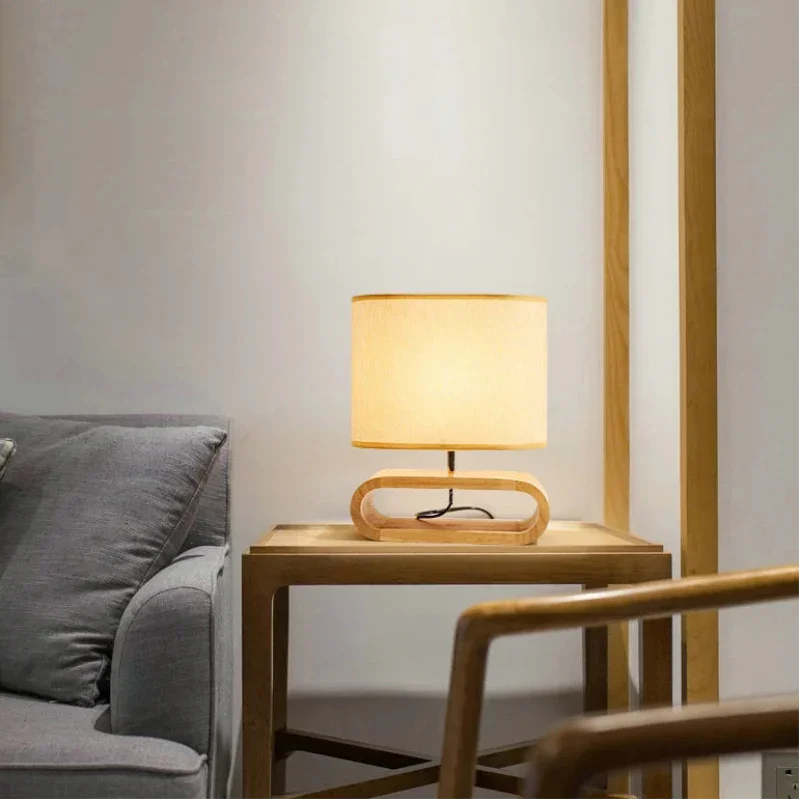 Luminária Mesa Base de Madeira Nórdica e Cúpula Tecido Lenogue