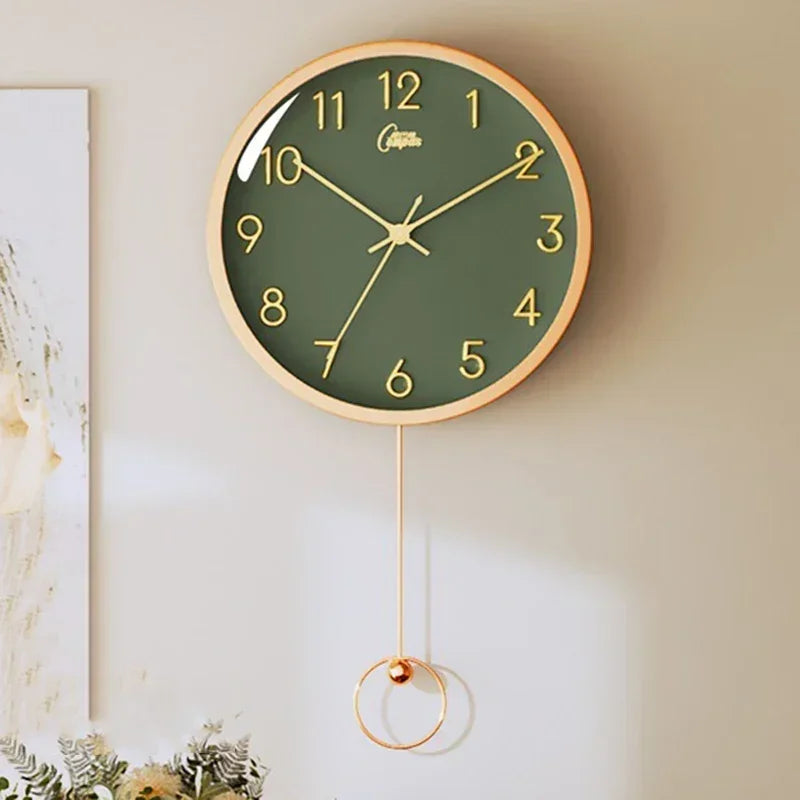 Relógio de Parede em Madeira Circular com Pêndulo para Sala Lenogue Verde Escuro
