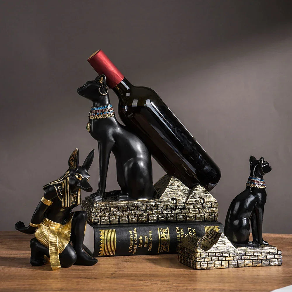 Suporte para Vinho Anúbis em Resina Estilo Egípcio Lenogue
