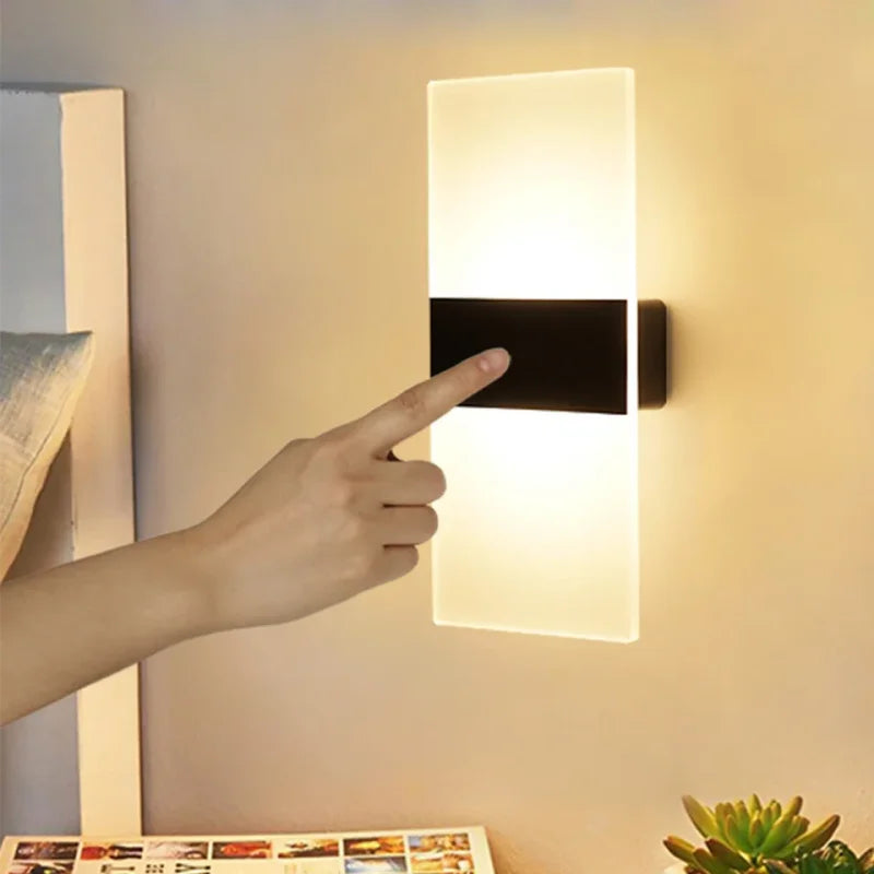 Arandela LED de Parede com Sensor Touch e USB para Quarto Lenogue