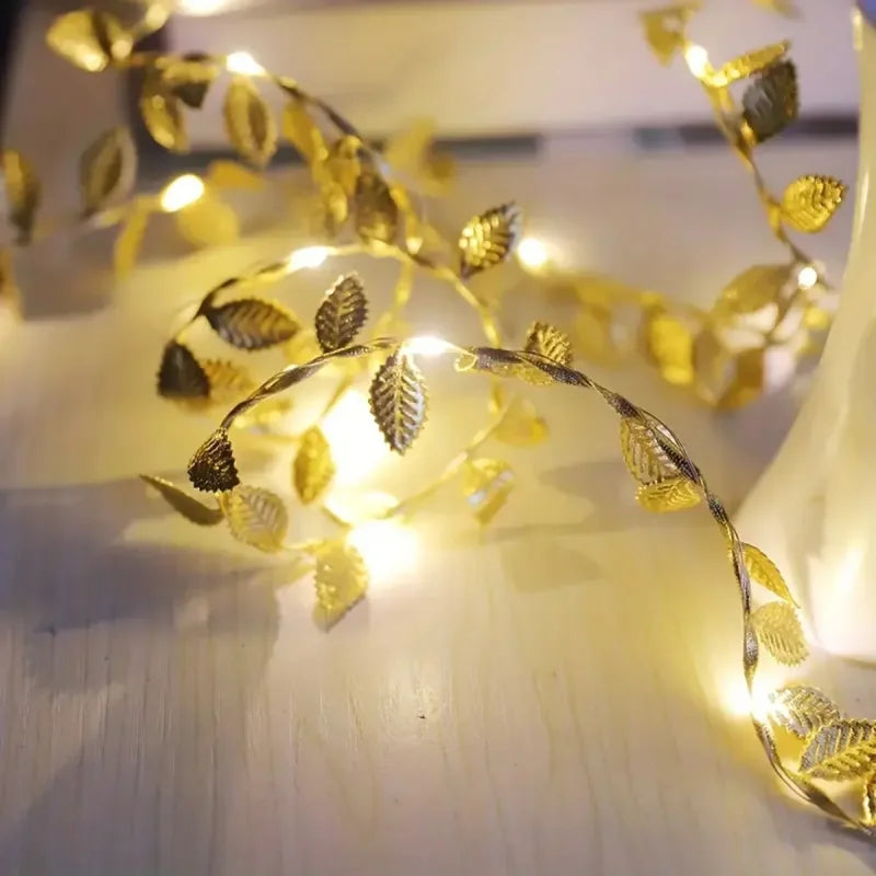 Cordão de Luzes Led Decorativo com Folhas Douradas Lenogue Dourado
