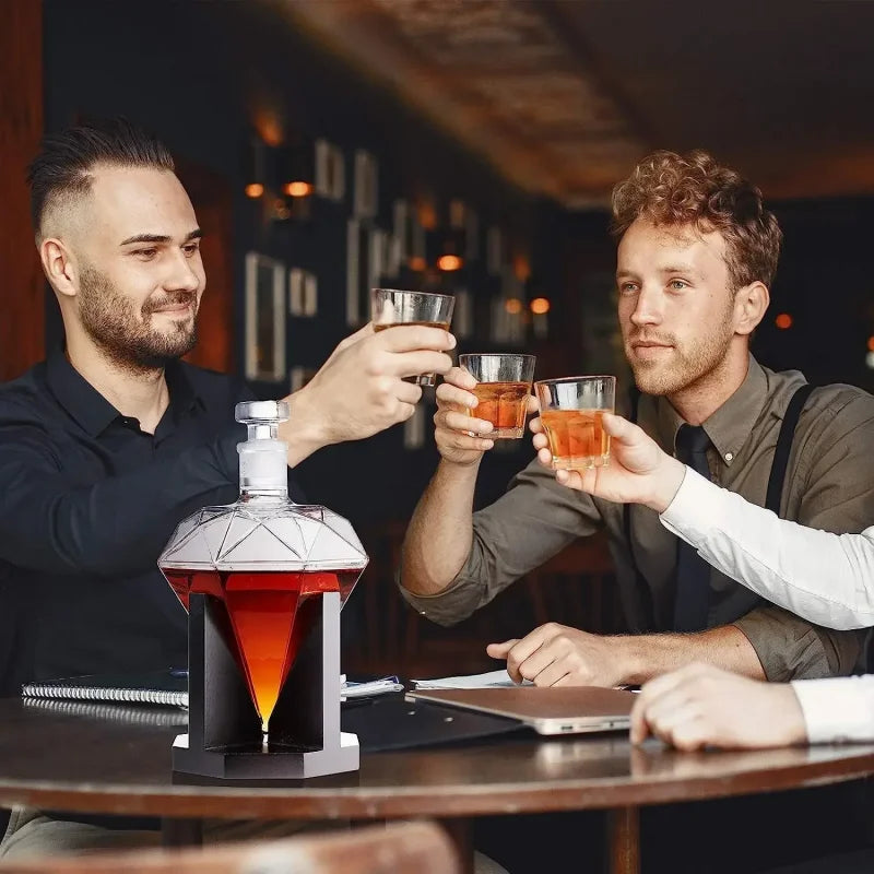 Decanter de Vidro em Formato Diamante com Suporte Madeira Lenogue Transparente