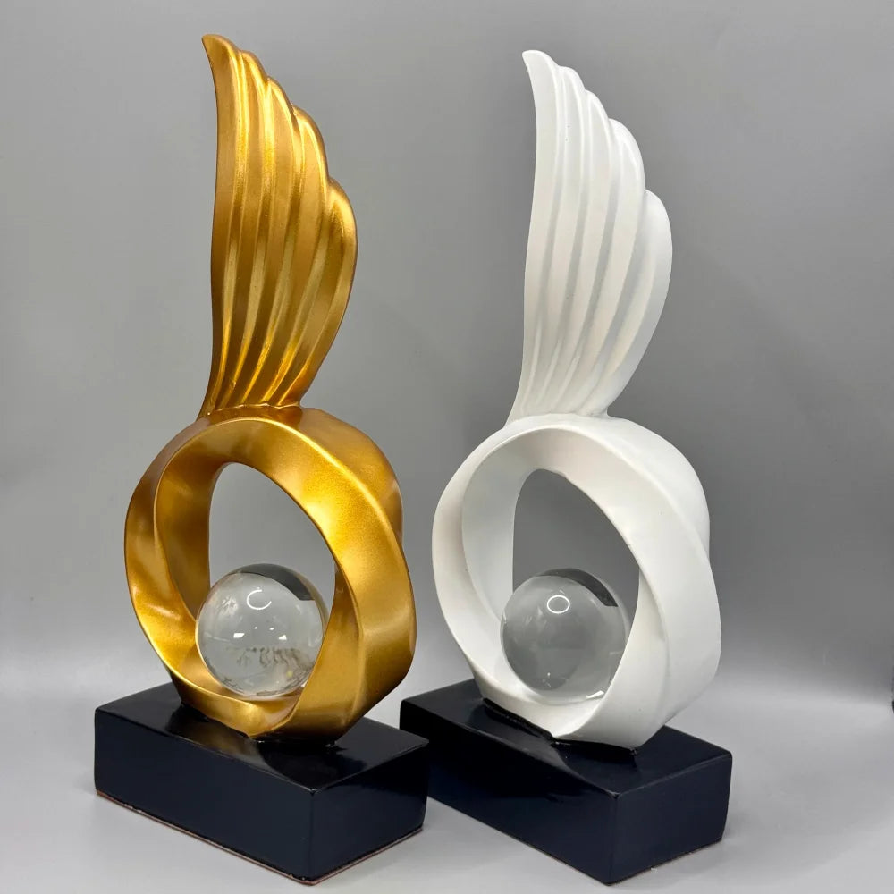 Escultura Decorativa com Asas e Esfera de Cristal para Sala Lenogue