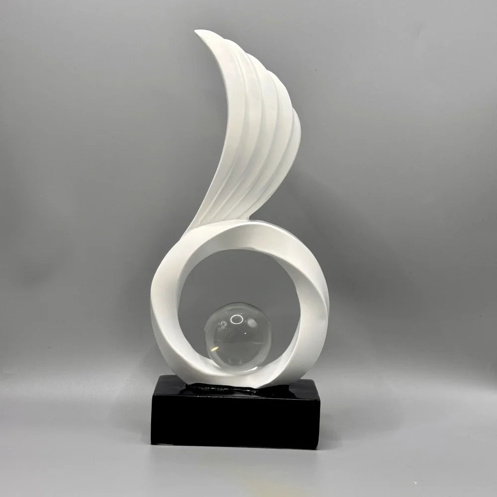 Escultura Decorativa com Asas e Esfera de Cristal para Sala Lenogue