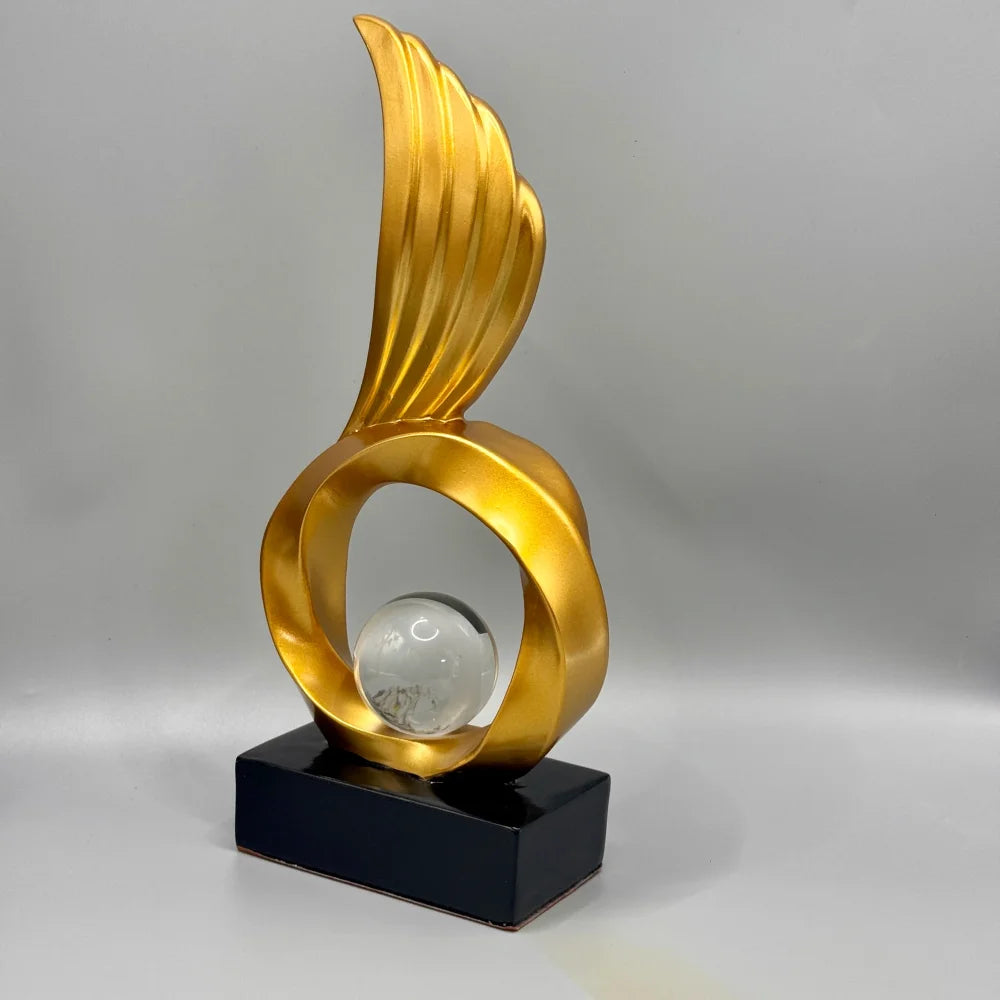 Escultura Decorativa com Asas e Esfera de Cristal para Sala Lenogue Dourado