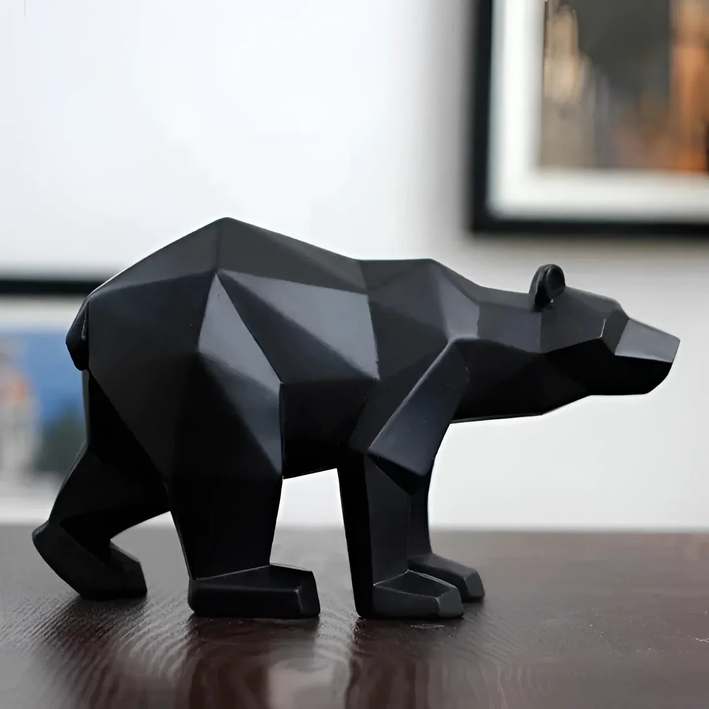 Escultura Decorativa de Urso Polar Geométrico em Resina Lenogue