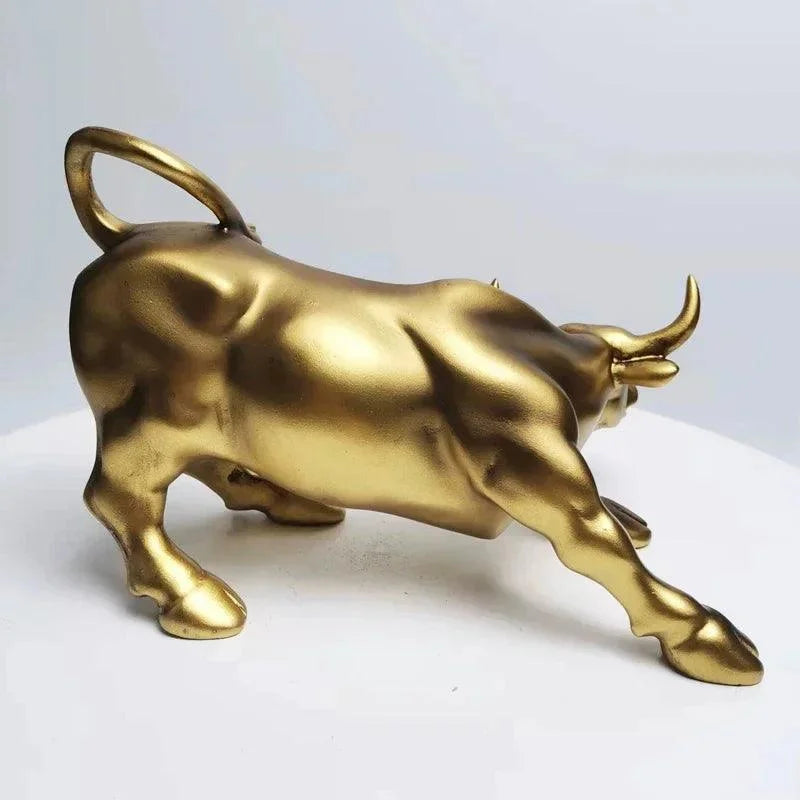 Estátua Decorativa Touro de Wall Street Dourado em Resina Lenogue / 19.5 x 13 Cm