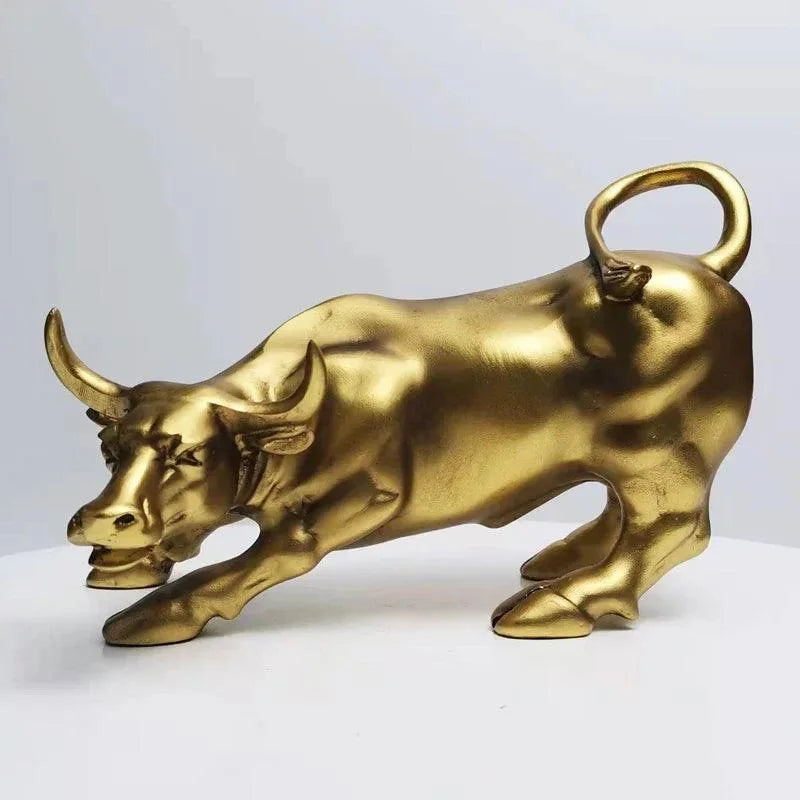 Estátua Decorativa Touro de Wall Street Dourado em Resina Lenogue / 19.5 x 13 Cm