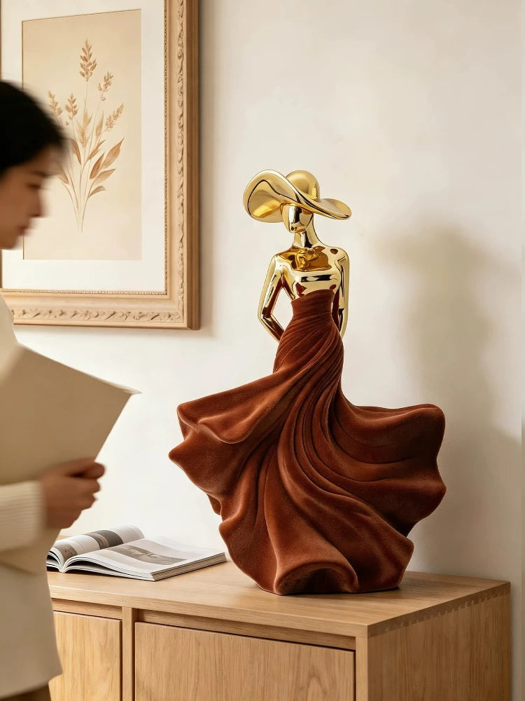 Estatueta de Resina Parfum Acabamento Eletroplaqueado Marrom Lenogue