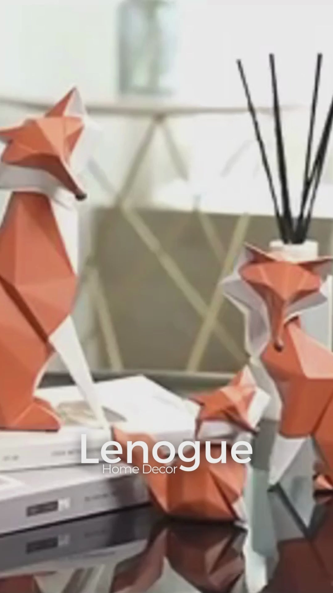 Escultura de Raposa Geométrica em Resina Decorativa para Sala e Escritório Lenogue